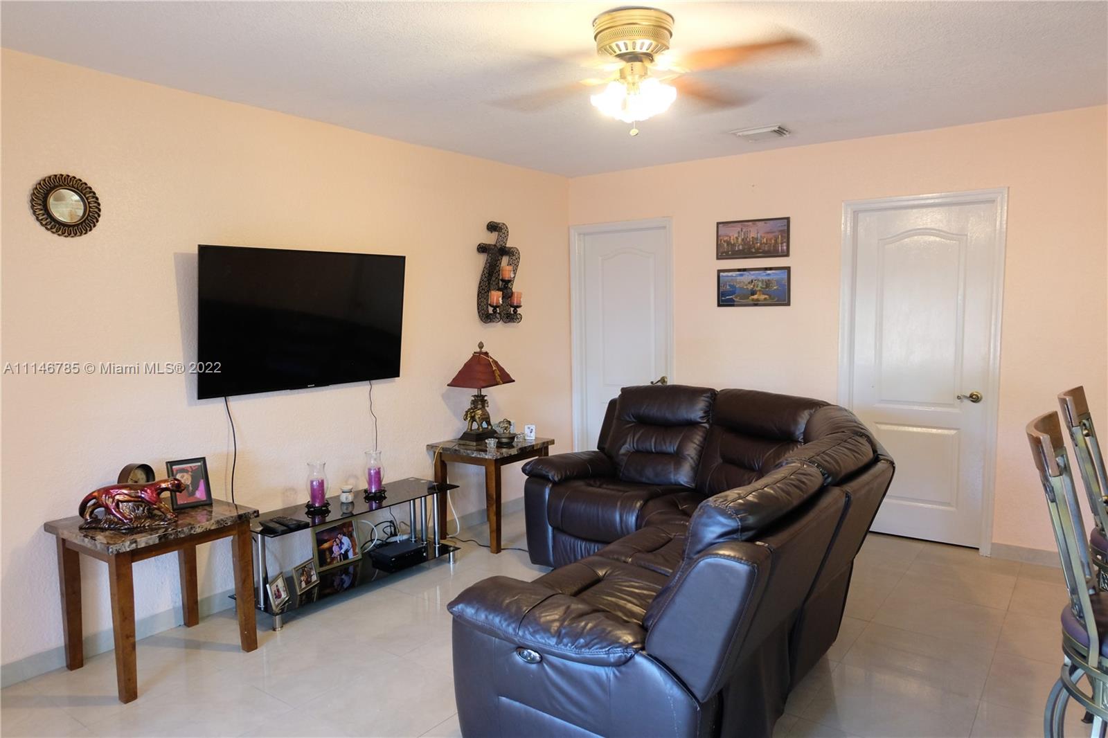 PELICANS POINT A T MILLER - Residential