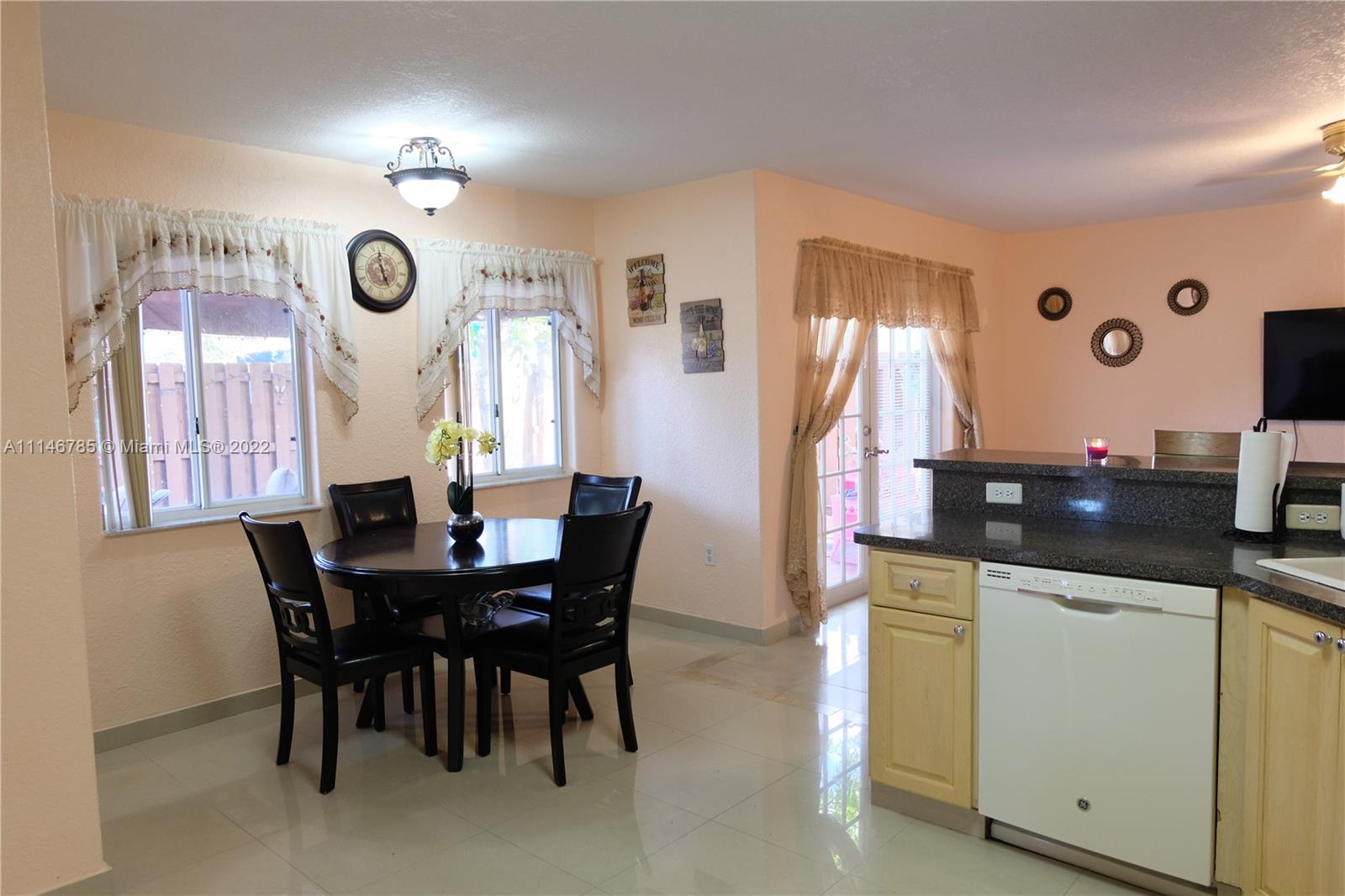 PELICANS POINT A T MILLER - Residential