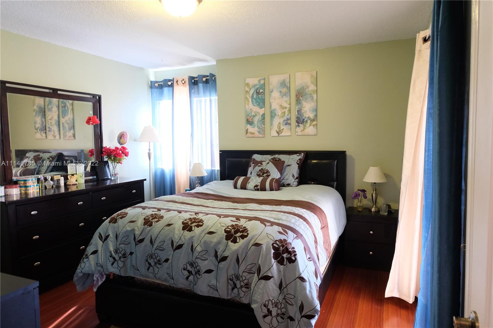PELICANS POINT A T MILLER - Residential
