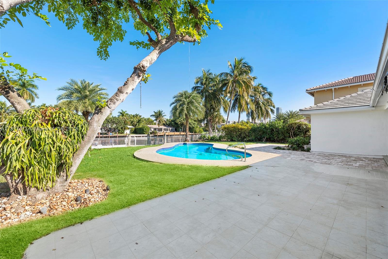 GOLDEN ISLES - Residential Lease