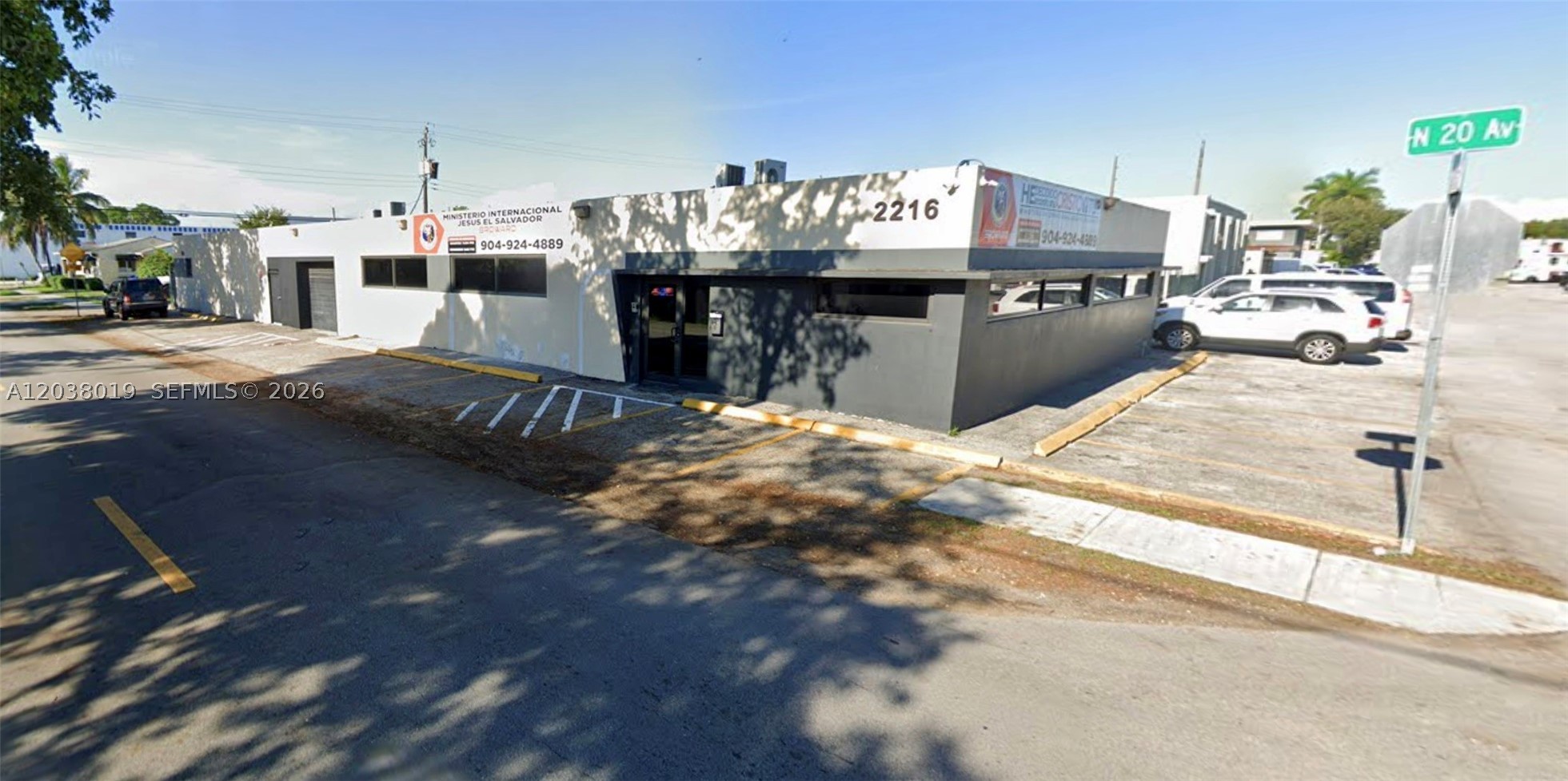 Flex Building for Sale (Owner/User or Investment).
+/- 5,556 SF on 0.34 Acre Fenced in Lot, Fully Air-Conditioned.
DH-3 Zoning. NOI: $142,140 Term: Through 10/31/29 or 90-Day Kick out Clause.