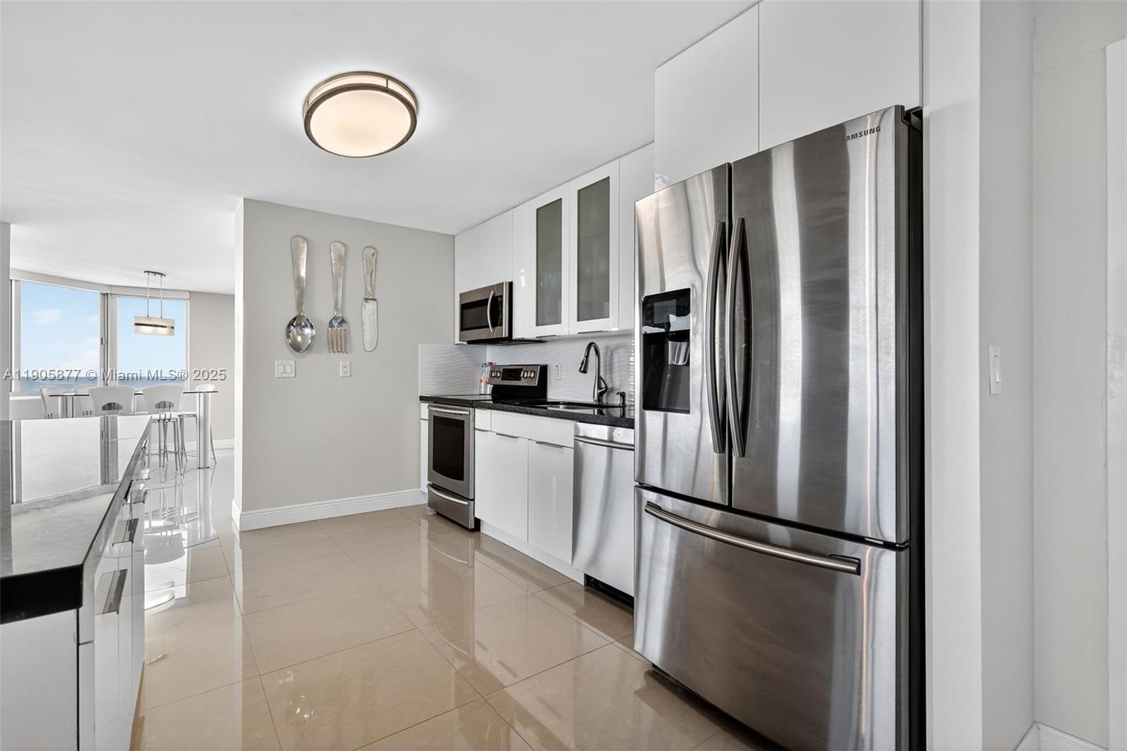 BURLEIGH HOUSE CONDO - Residential