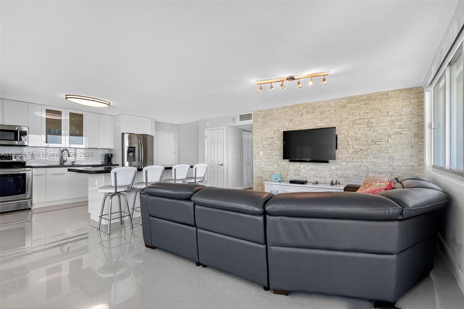 BURLEIGH HOUSE CONDO - Residential