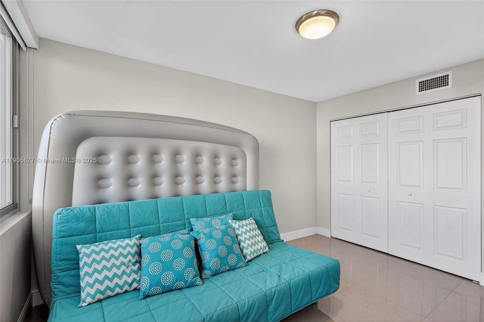 BURLEIGH HOUSE CONDO - Residential