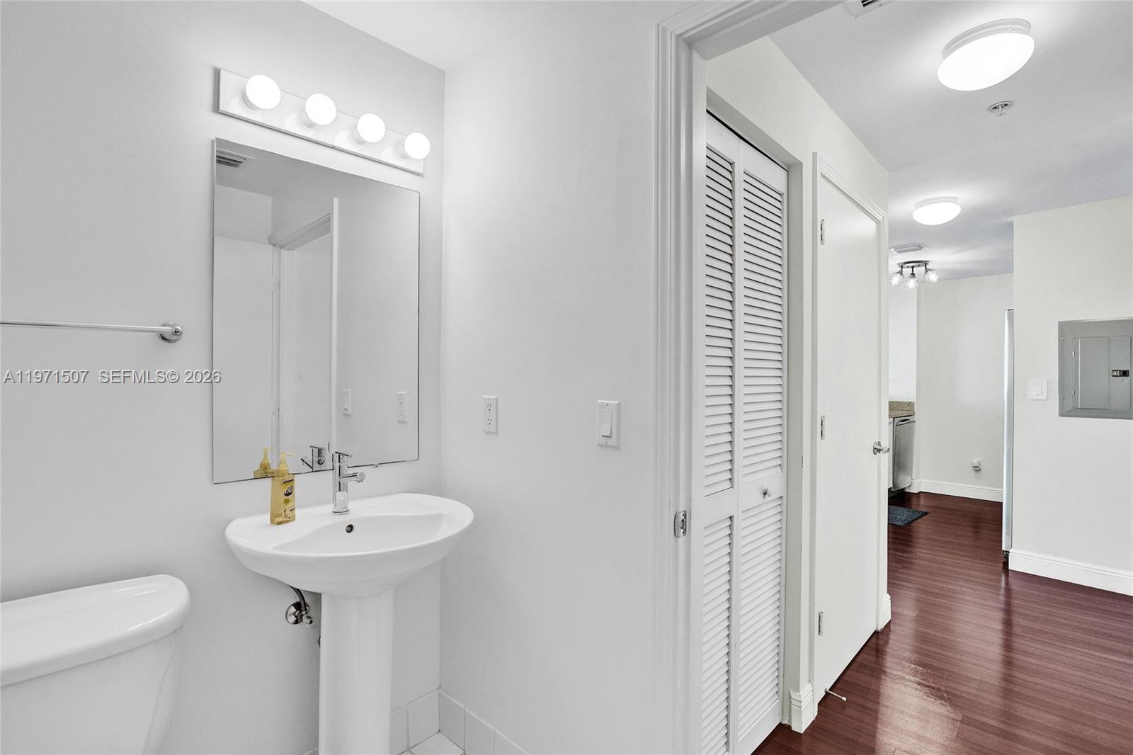 BLUE CONDO - Residential