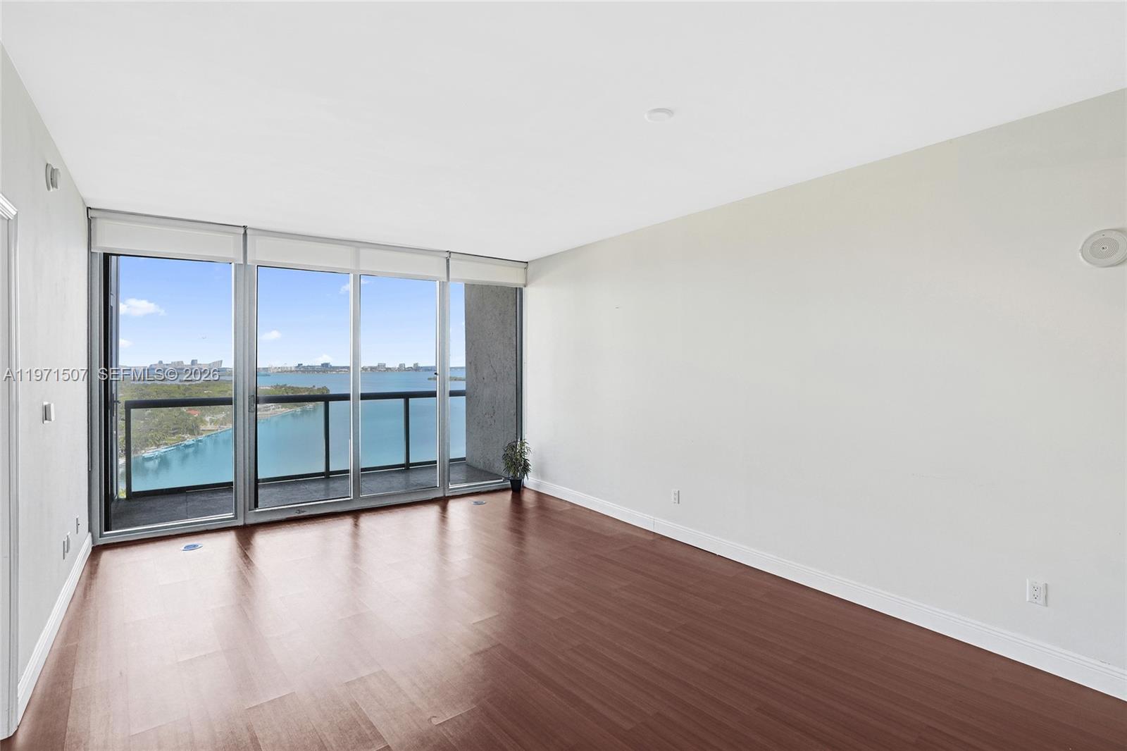 BLUE CONDO - Residential