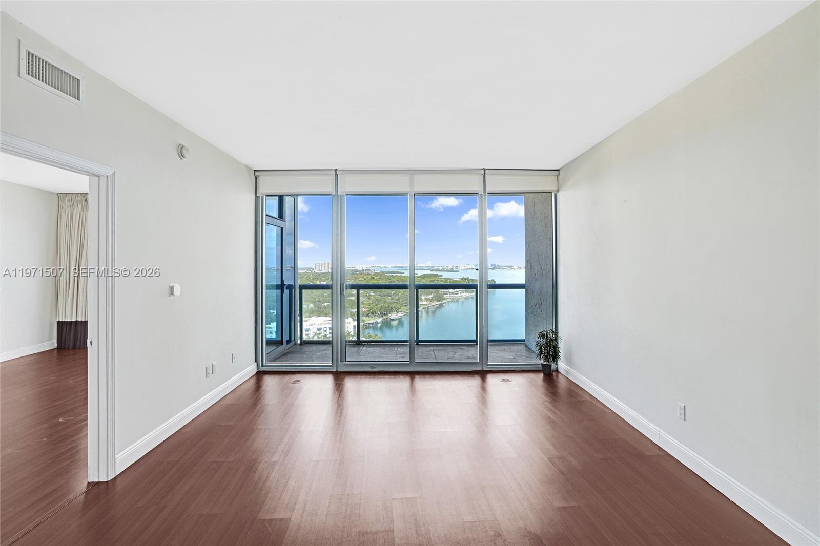 BLUE CONDO - Residential