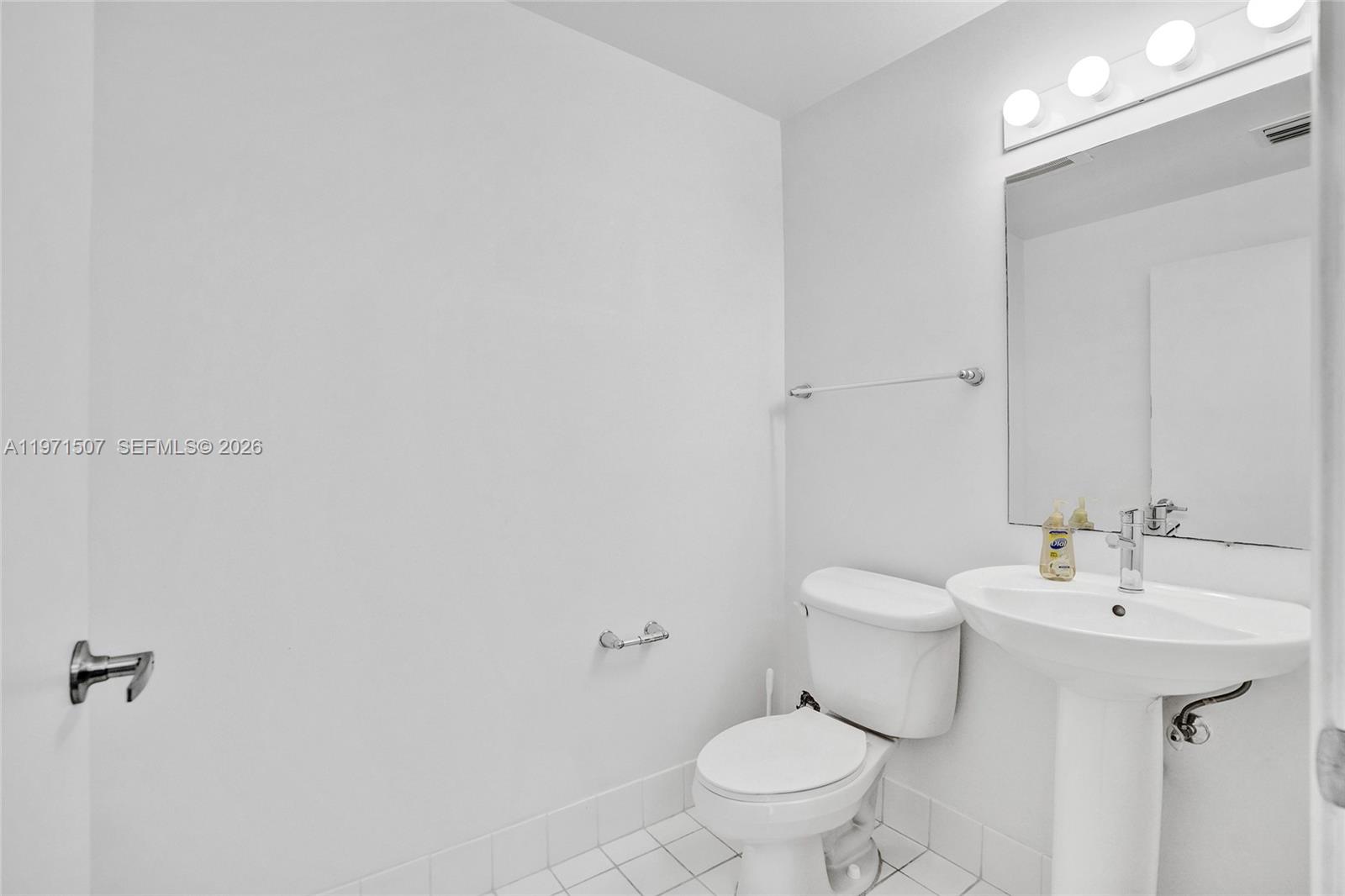 BLUE CONDO - Residential