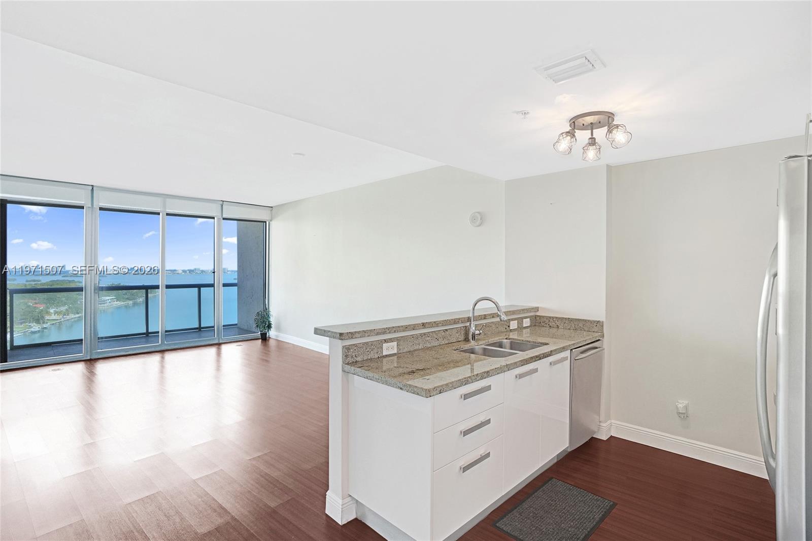 BLUE CONDO - Residential
