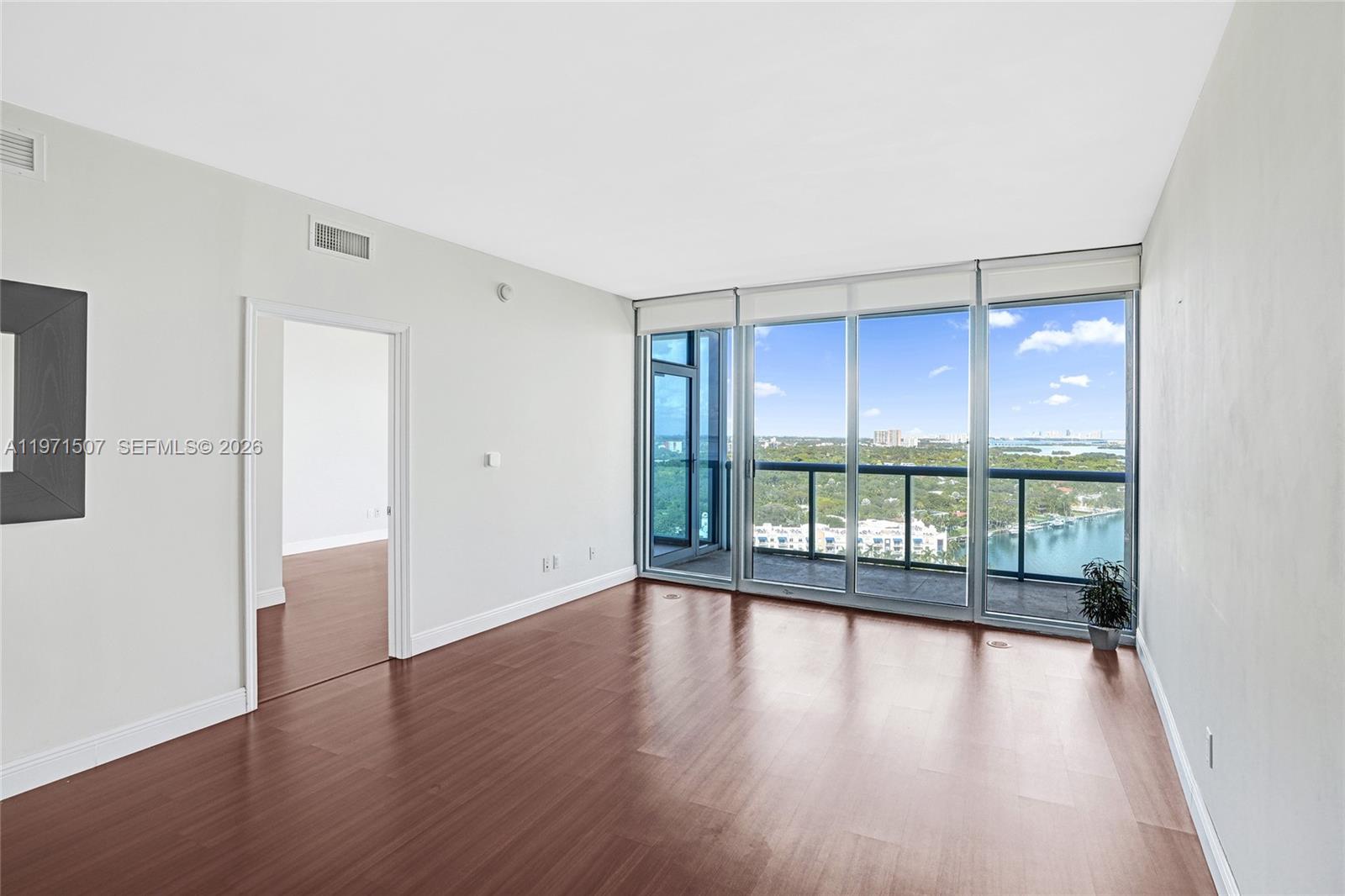BLUE CONDO - Residential