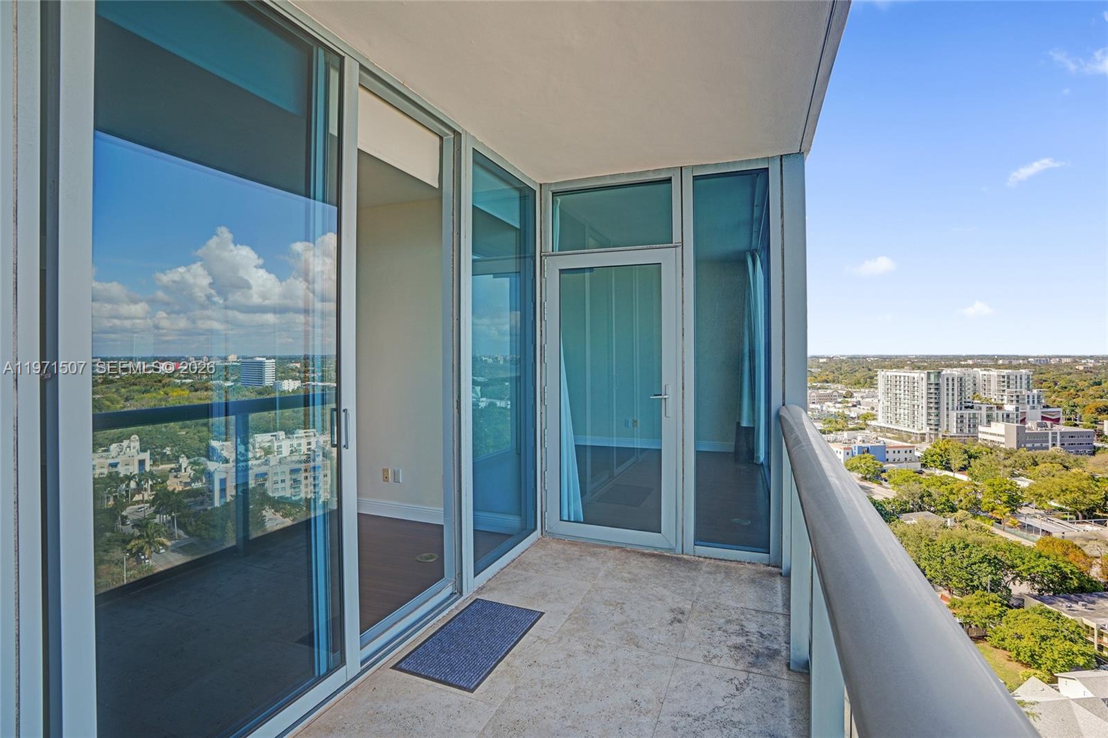 BLUE CONDO - Residential