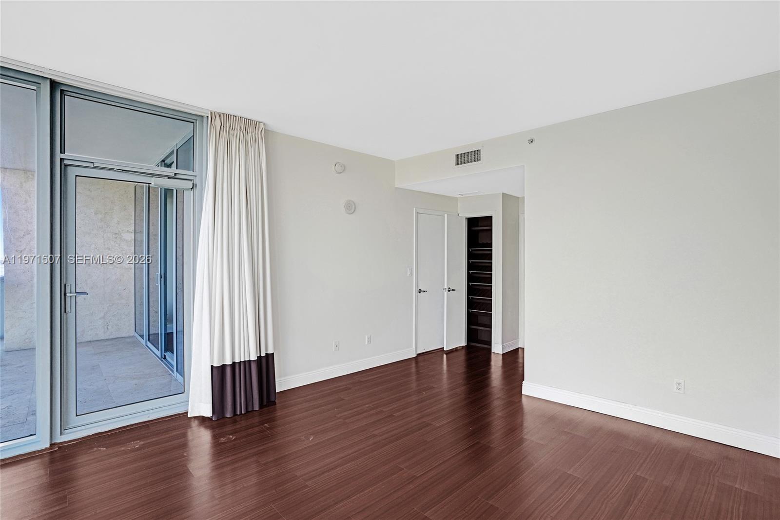 BLUE CONDO - Residential