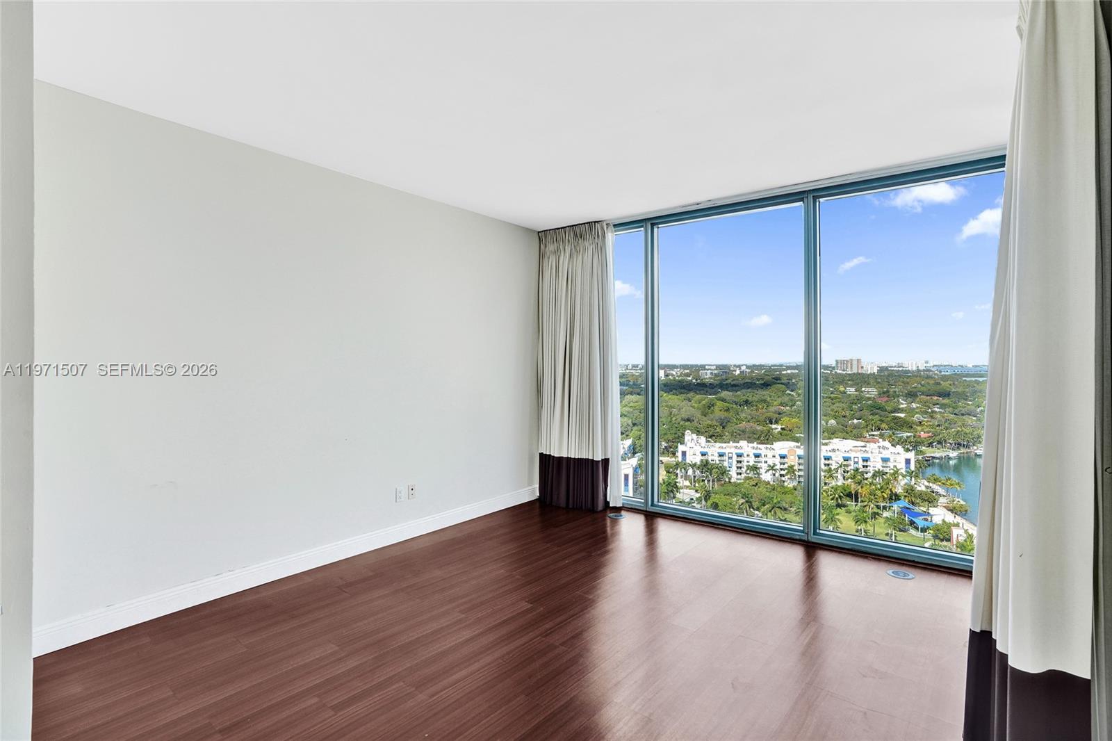 BLUE CONDO - Residential