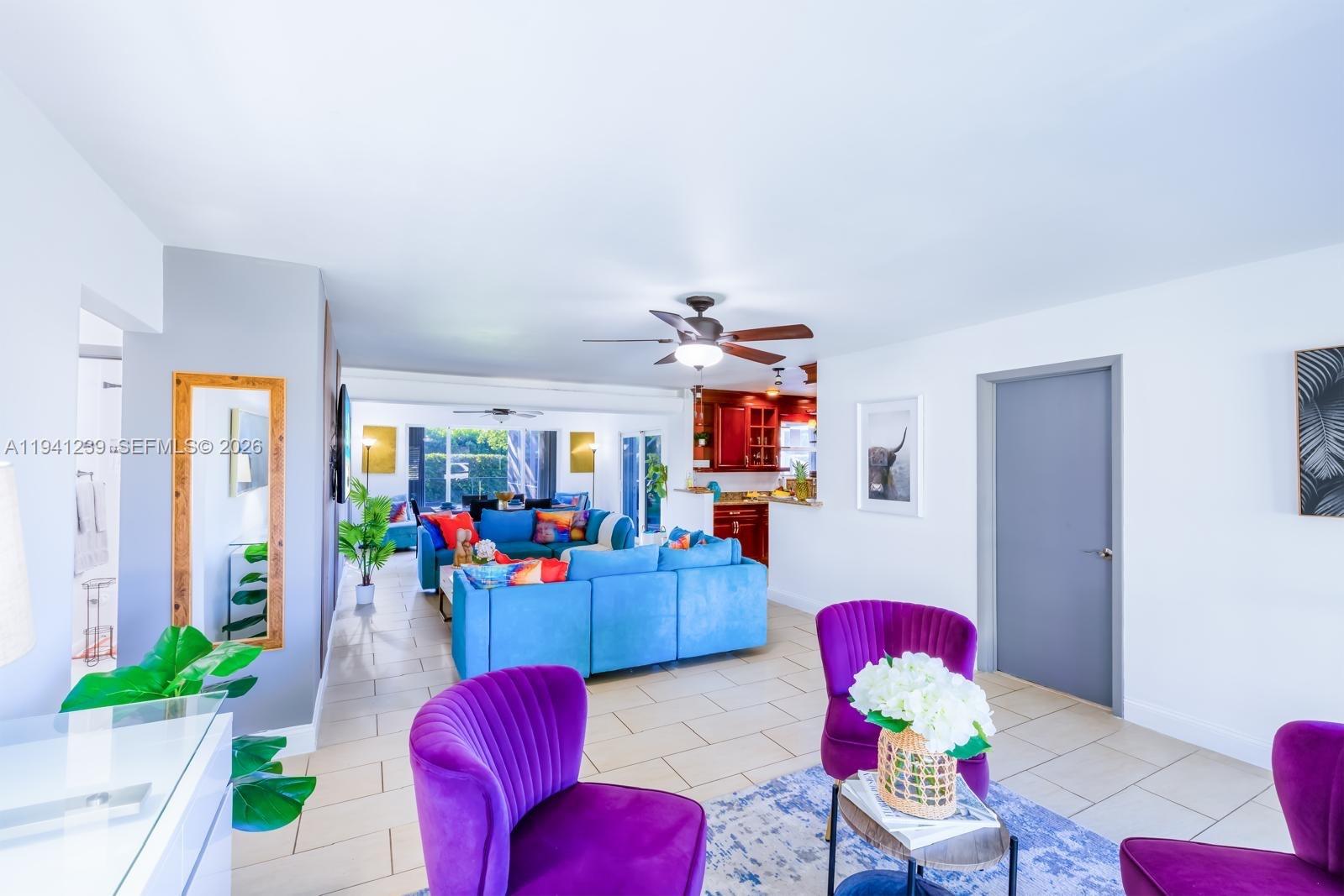 HOLLYWOOD HILLS - Residential