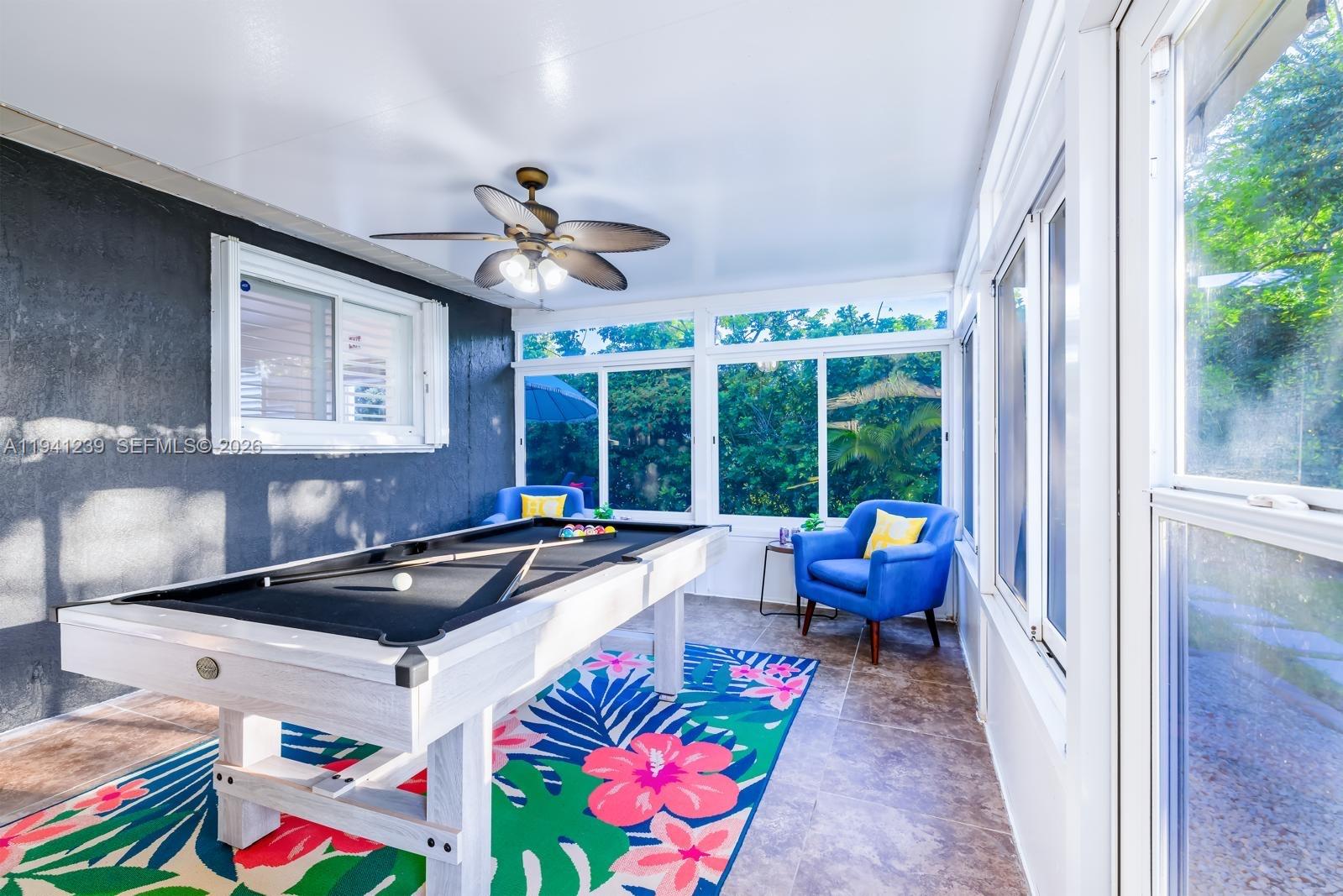HOLLYWOOD HILLS - Residential