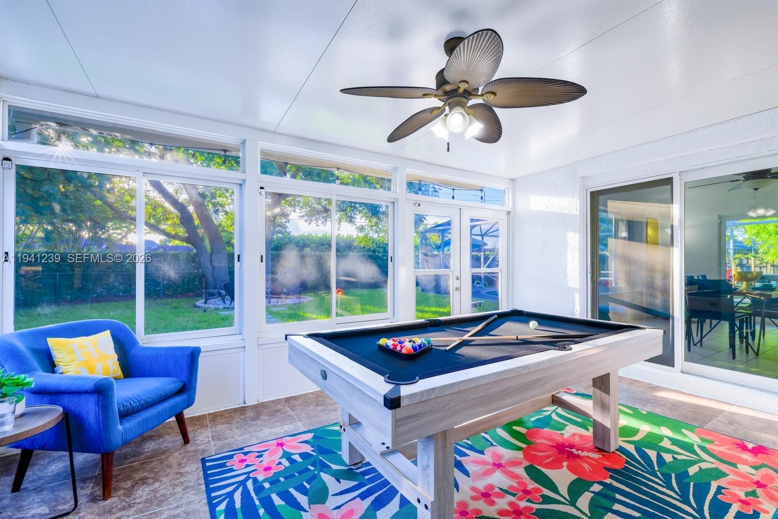 HOLLYWOOD HILLS - Residential