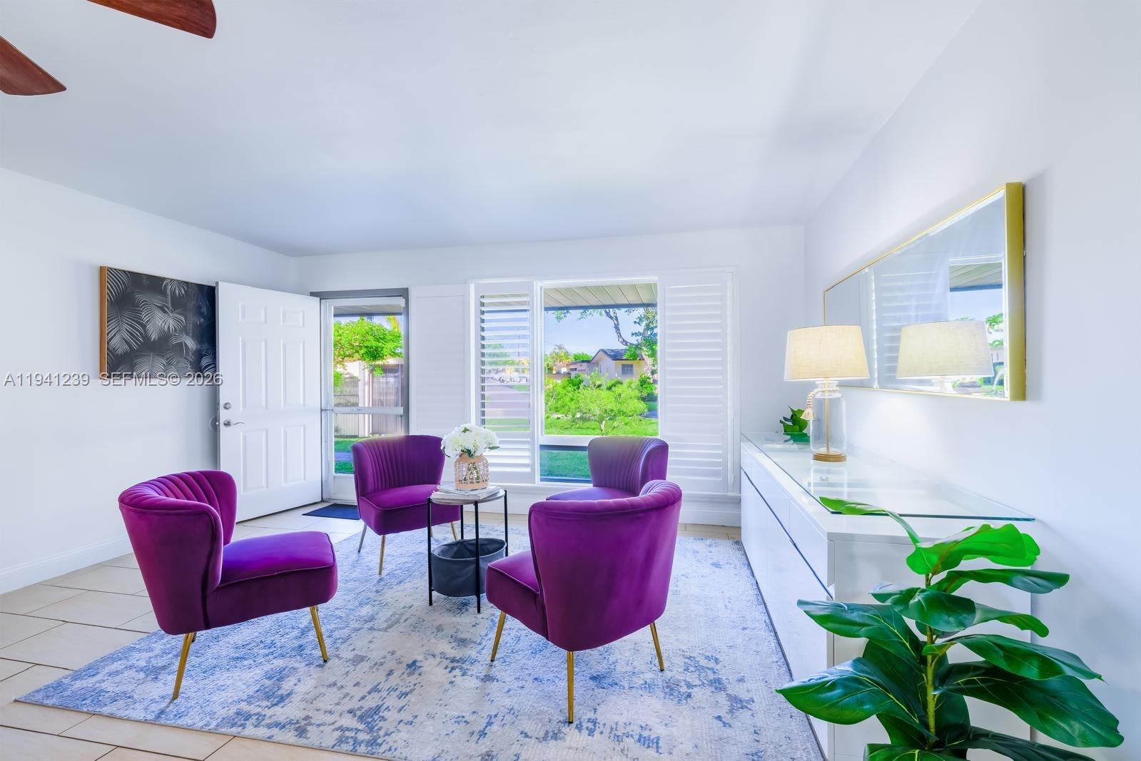 HOLLYWOOD HILLS - Residential