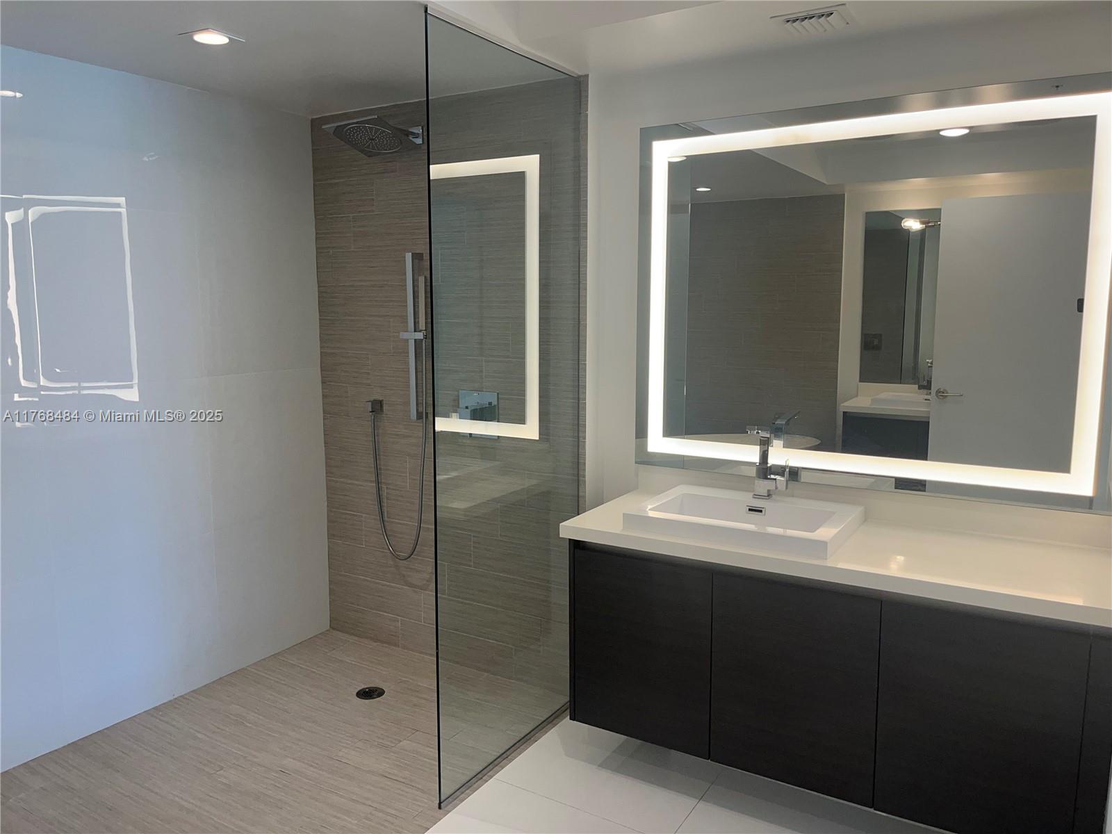 PARQUE TOWERS CONDO - Residential Lease