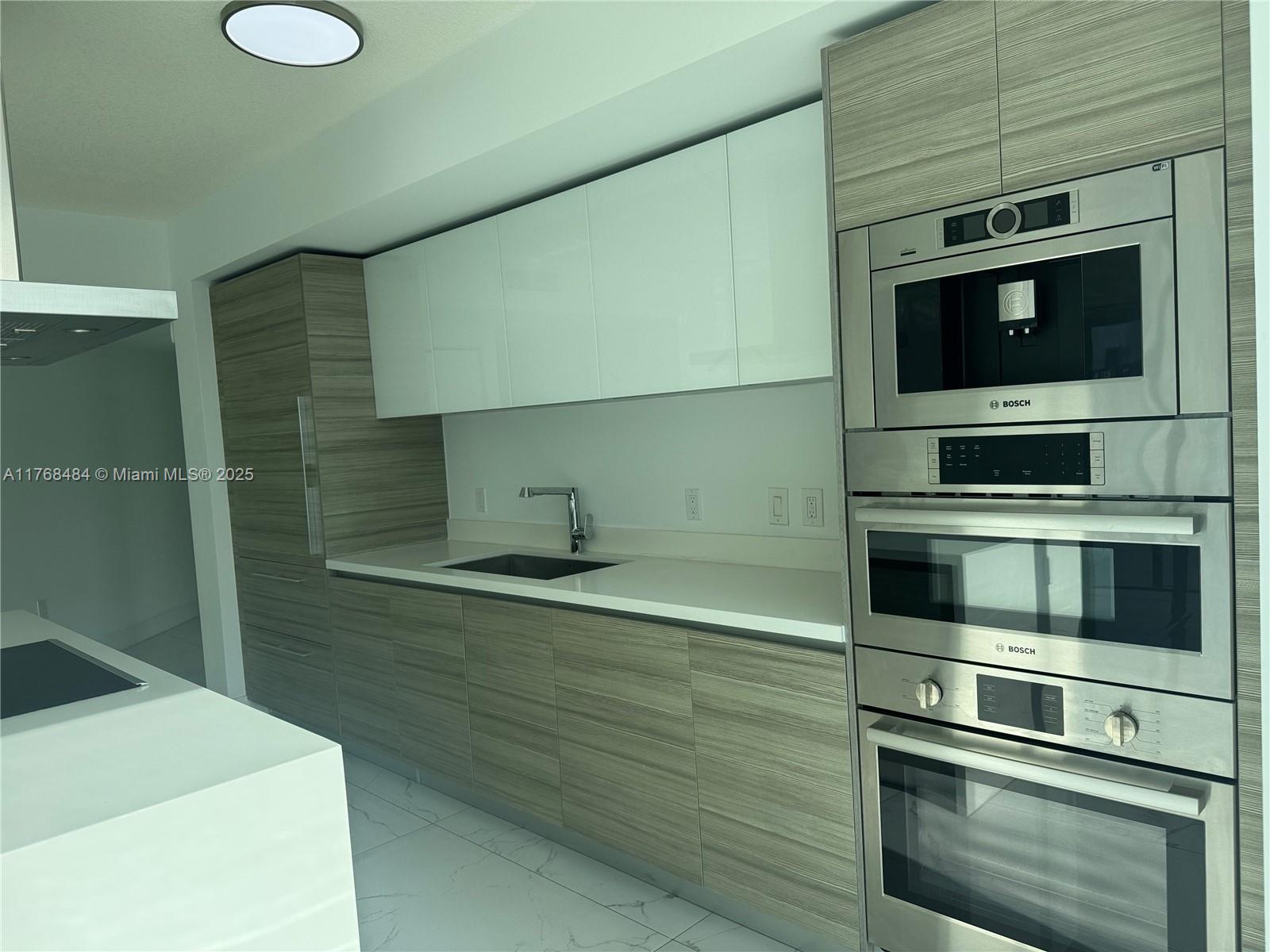 PARQUE TOWERS CONDO - Residential Lease