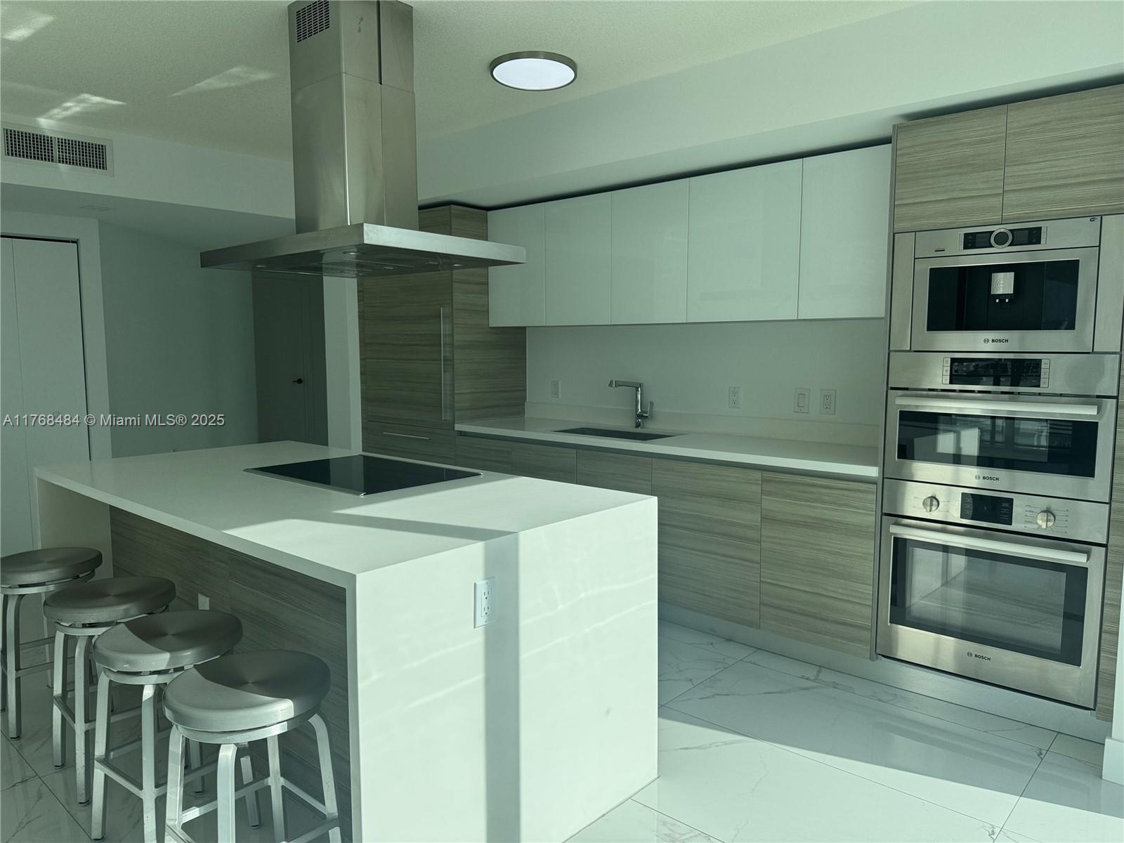 PARQUE TOWERS CONDO - Residential Lease