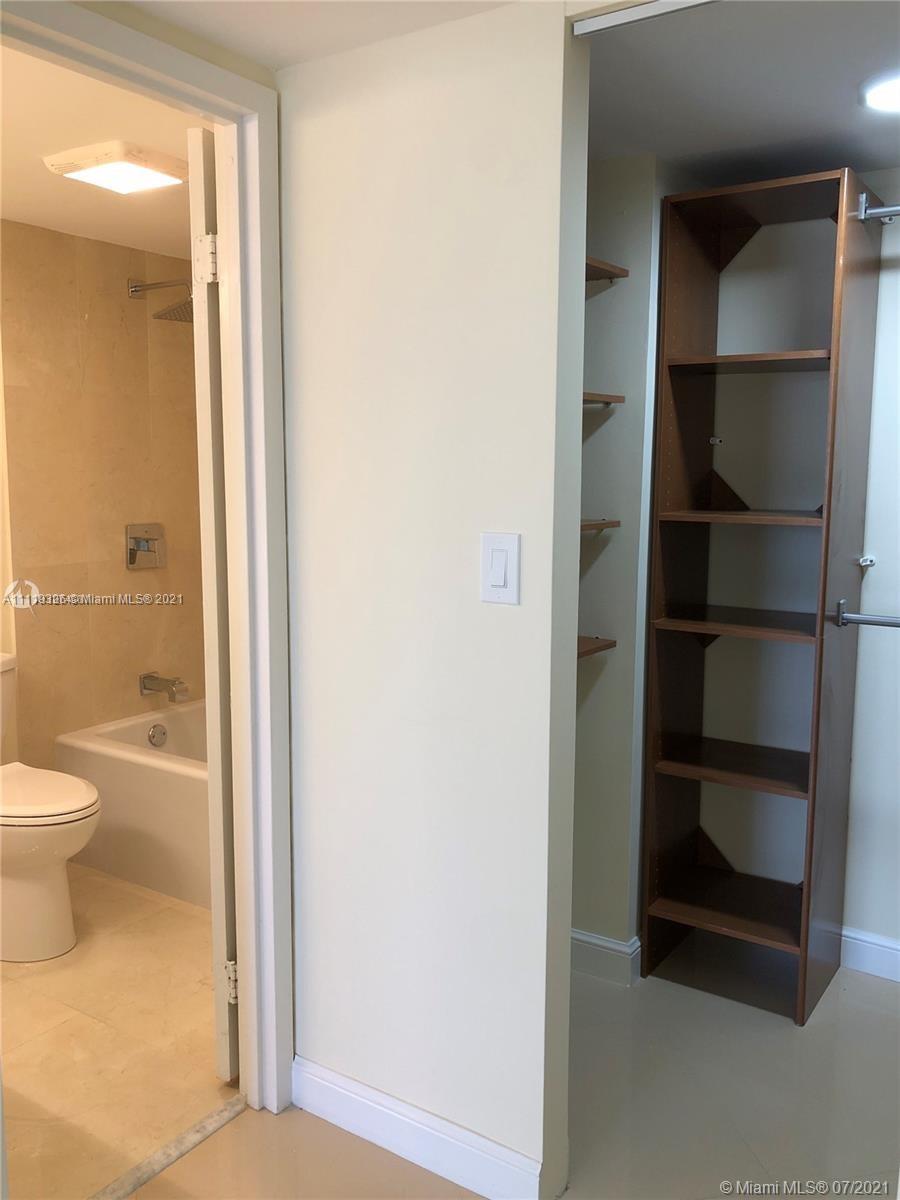 WINSTON TOWERS 400 CONDO - Residential
