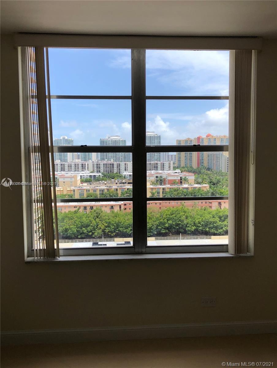 WINSTON TOWERS 400 CONDO - Residential