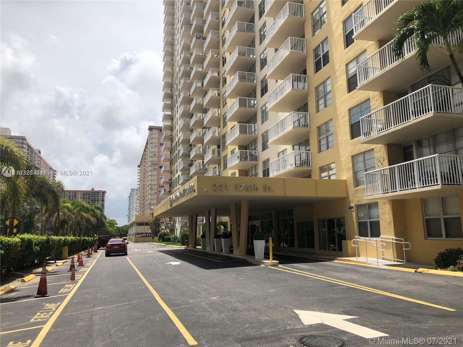 WINSTON TOWERS 400 CONDO - Residential