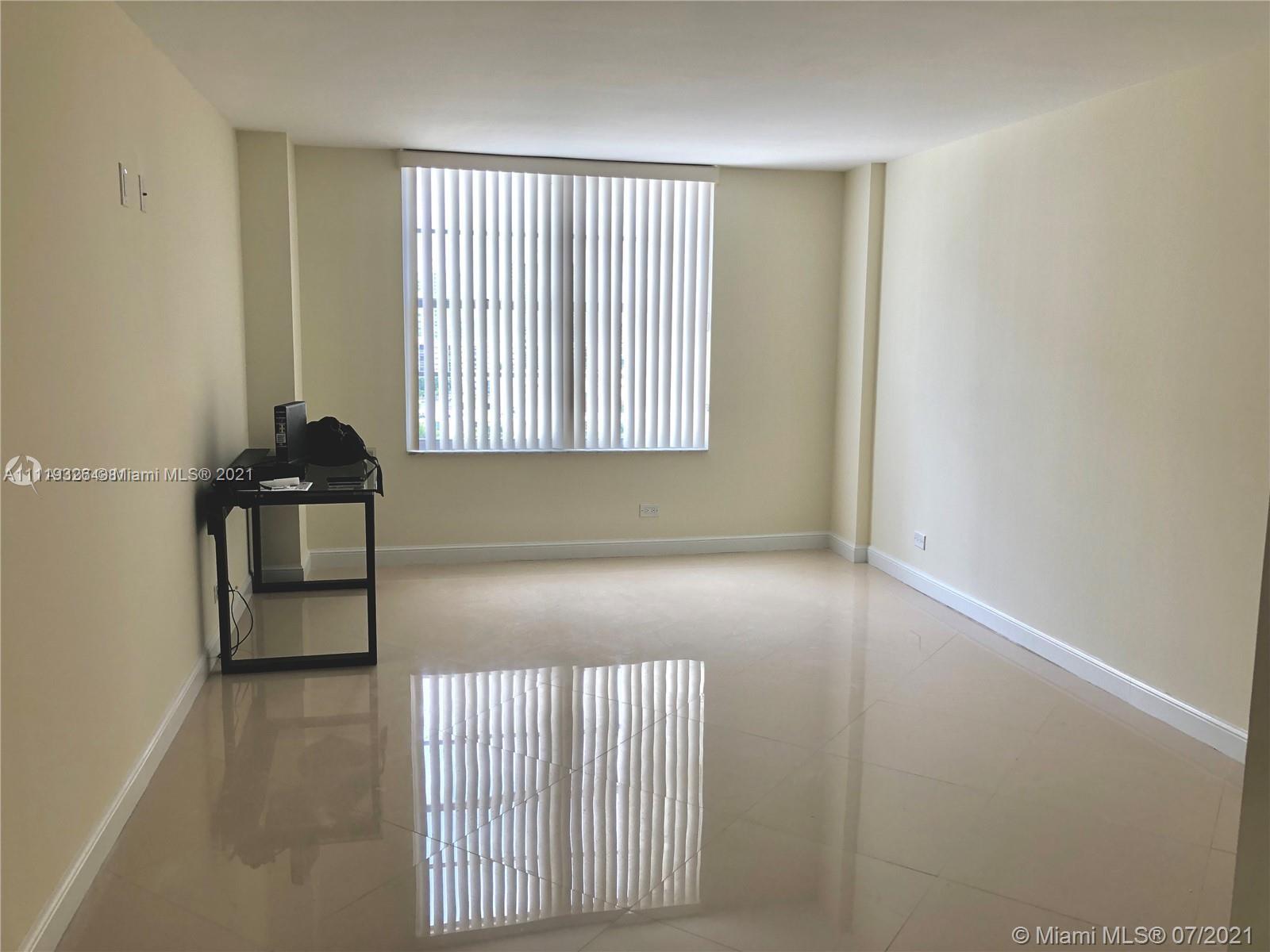 WINSTON TOWERS 400 CONDO - Residential