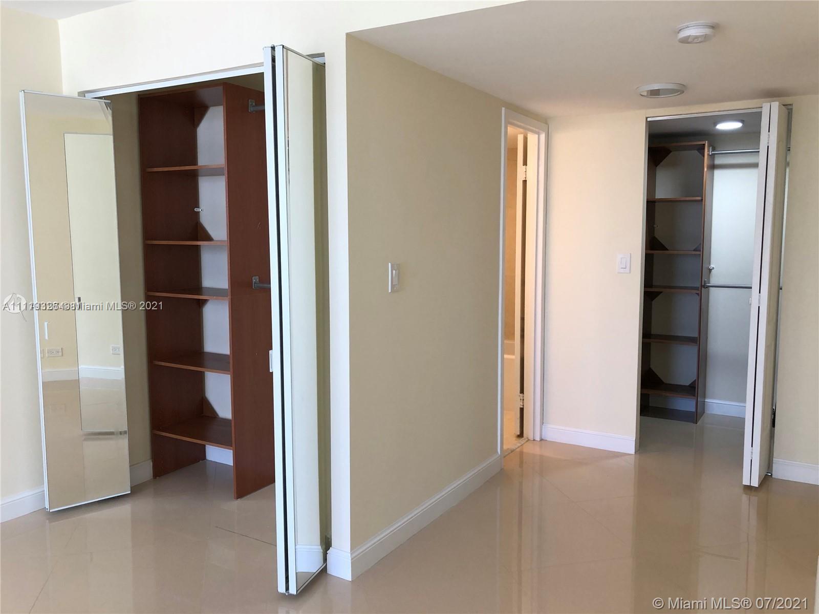 WINSTON TOWERS 400 CONDO - Residential
