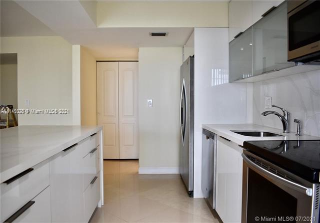 WINSTON TOWERS 400 CONDO - Residential