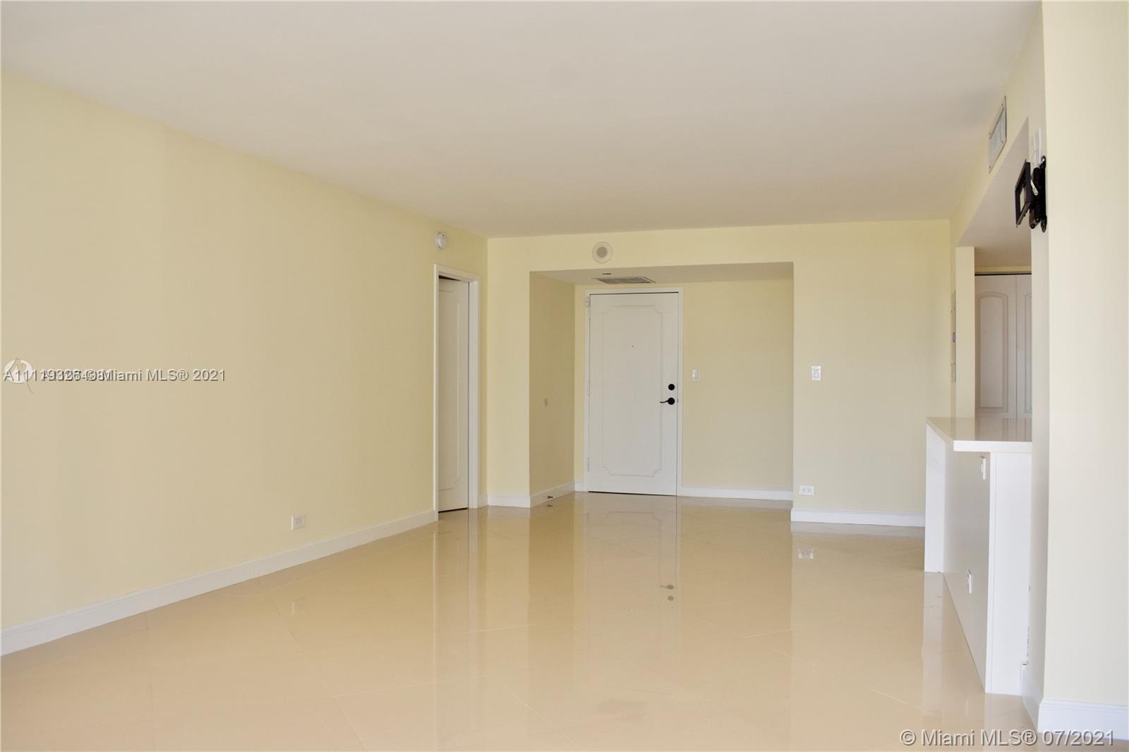 WINSTON TOWERS 400 CONDO - Residential