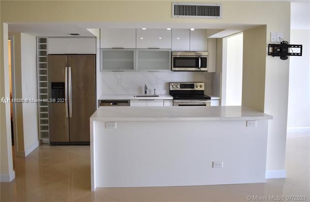 WINSTON TOWERS 400 CONDO - Residential