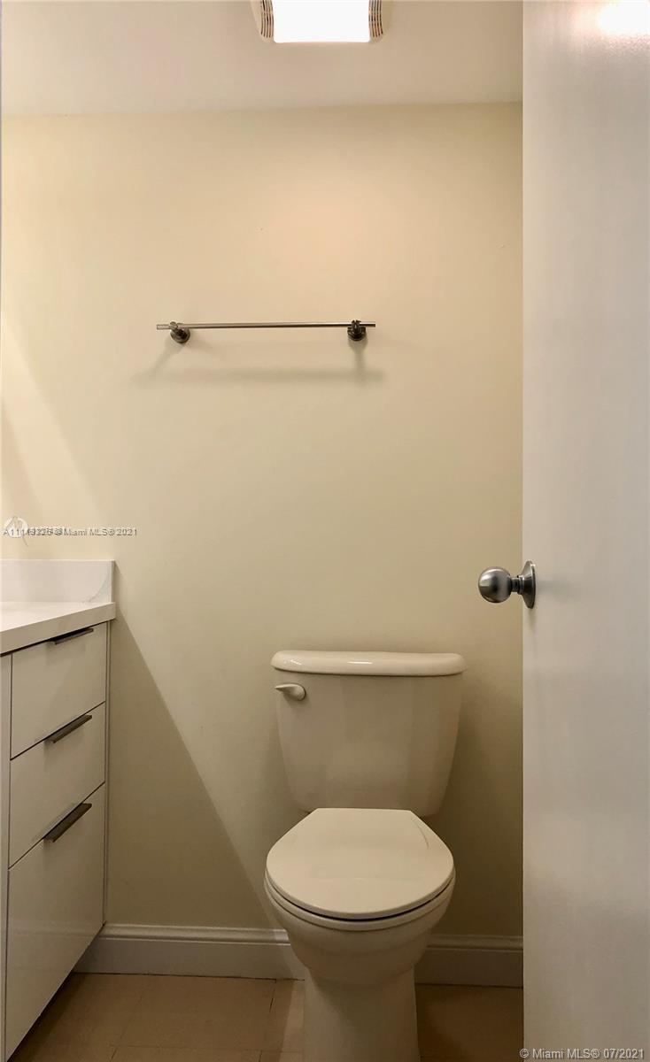 WINSTON TOWERS 400 CONDO - Residential