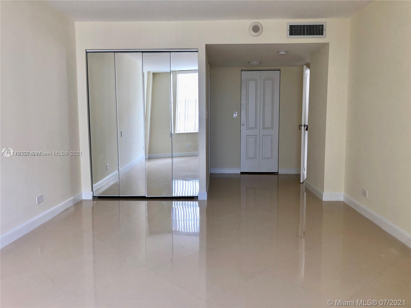 WINSTON TOWERS 400 CONDO - Residential
