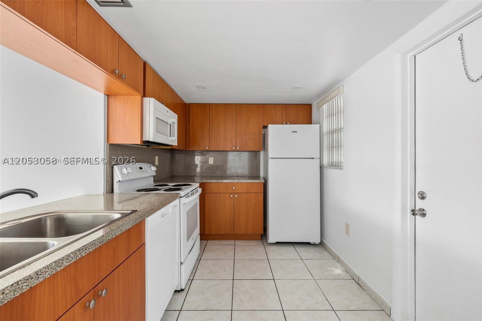 EL CONQUISTADOR SOUTH CON - Residential Lease