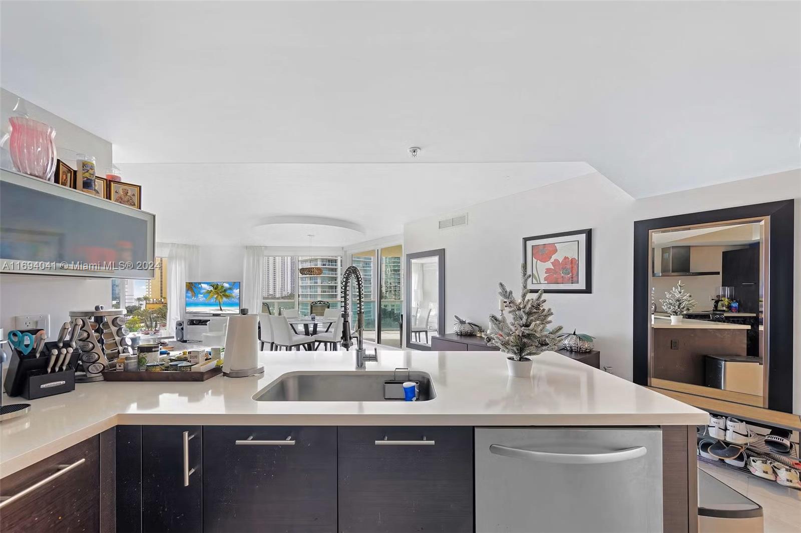 ST TROPEZ ON THE BAY II C - Residential