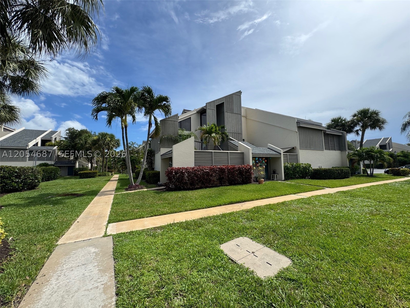 SEA LOFTERS CONDO - Residential