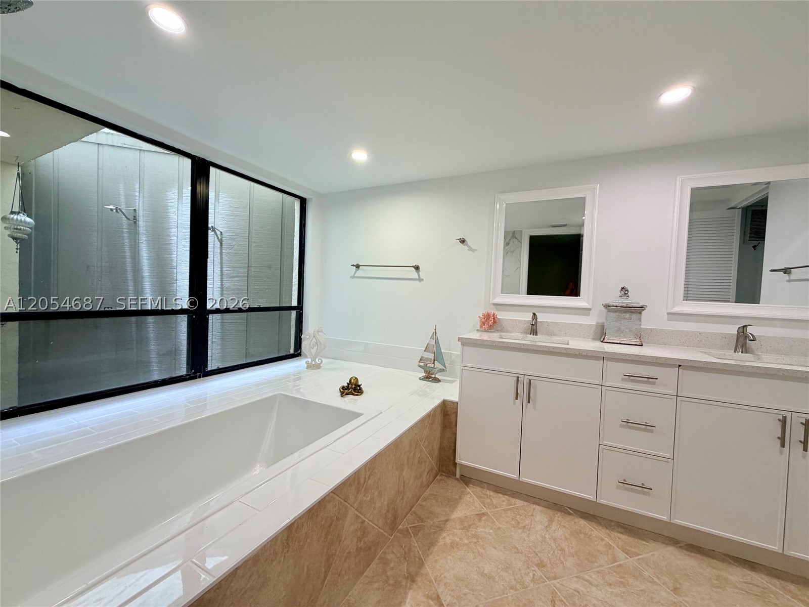 SEA LOFTERS CONDO - Residential