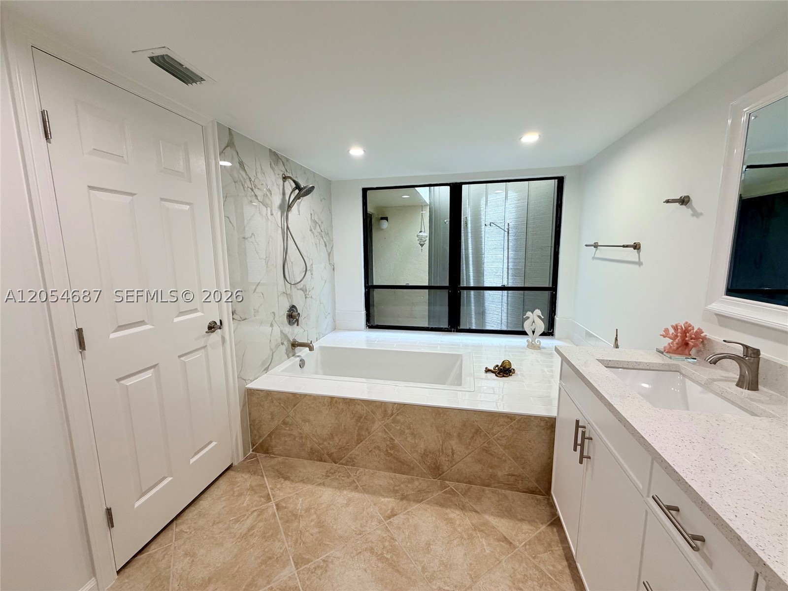 SEA LOFTERS CONDO - Residential