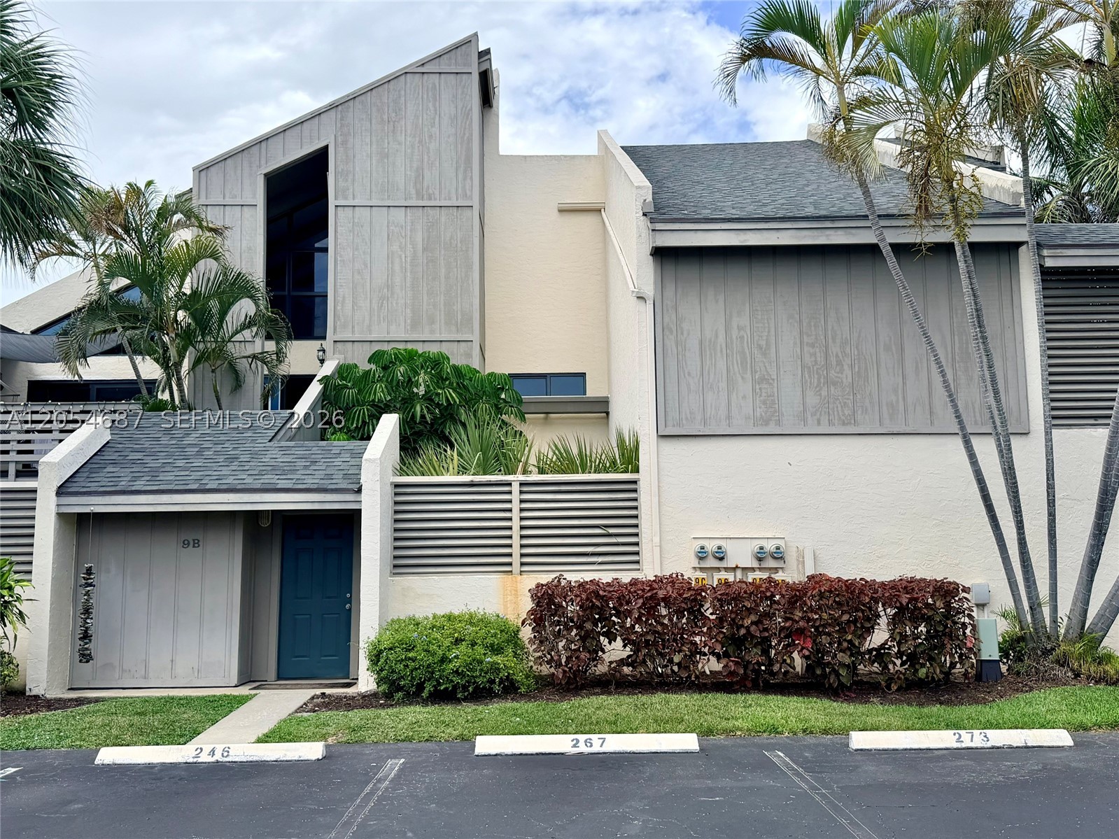SEA LOFTERS CONDO - Residential