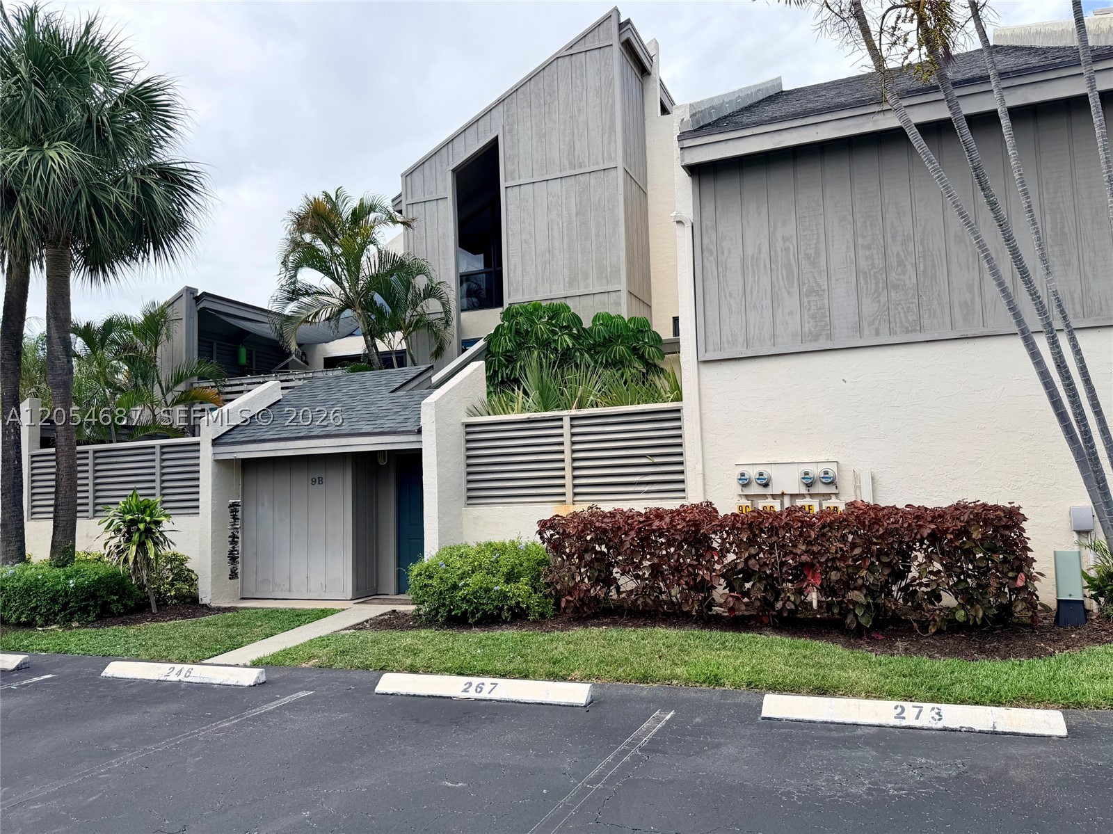 SEA LOFTERS CONDO - Residential