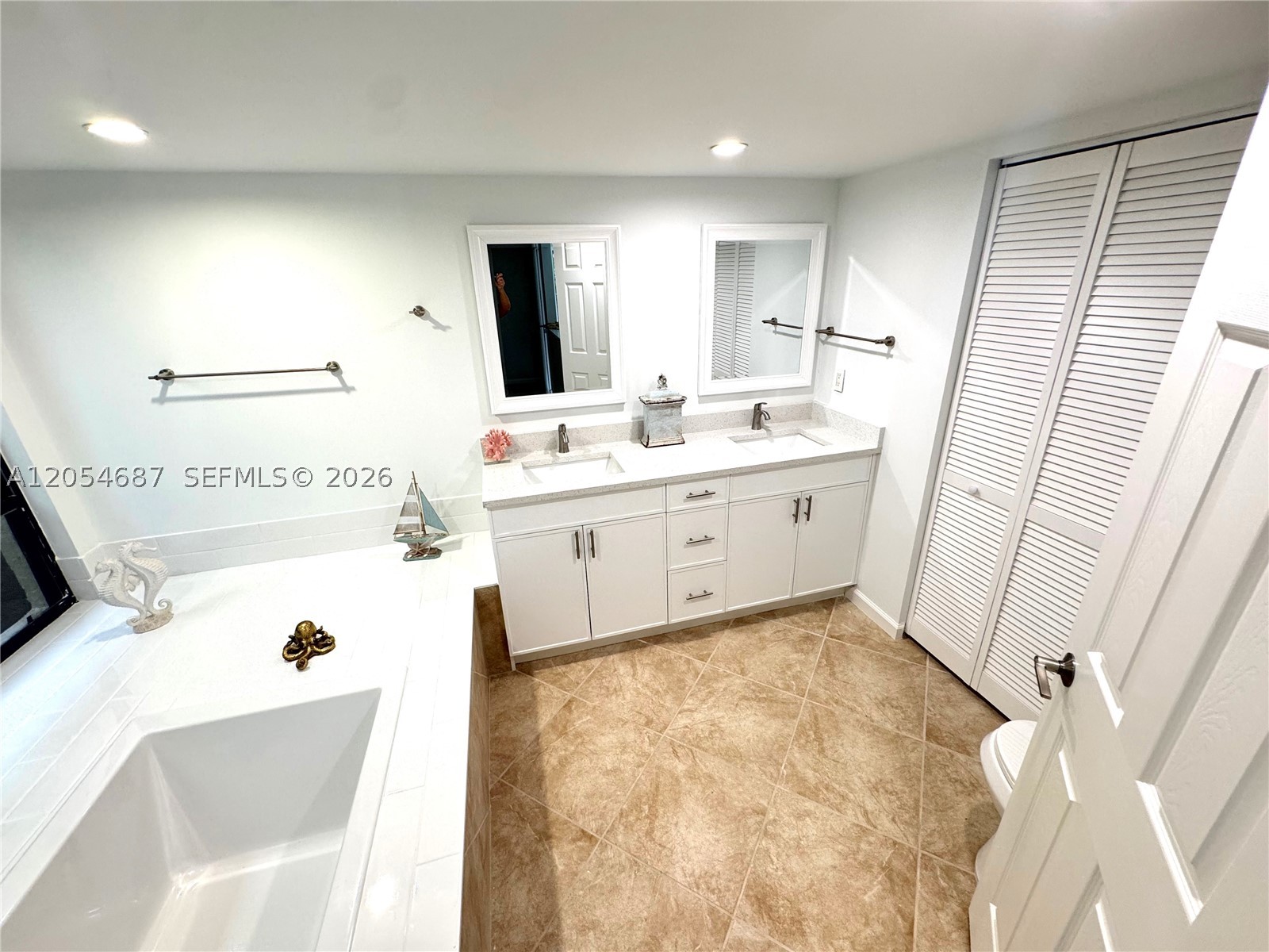 SEA LOFTERS CONDO - Residential