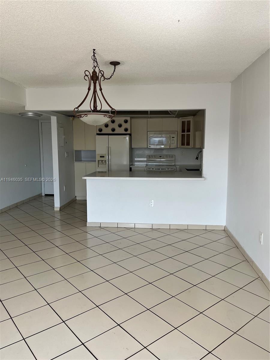 INTERNATIONAL CONDO - Residential