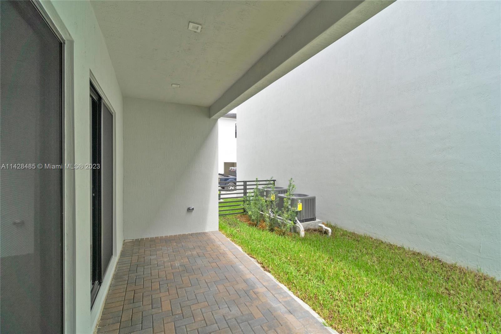 CANARIAS EAST - Residential Lease