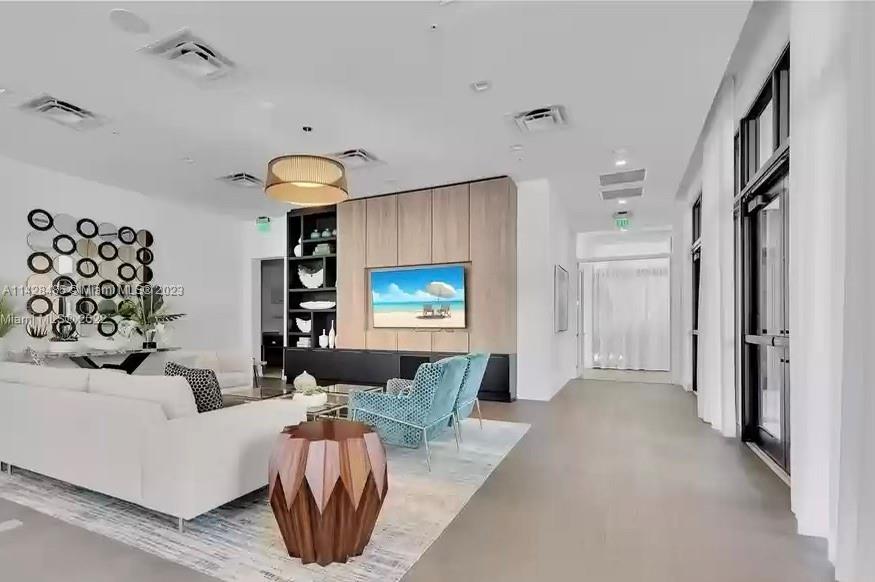 CANARIAS EAST - Residential Lease