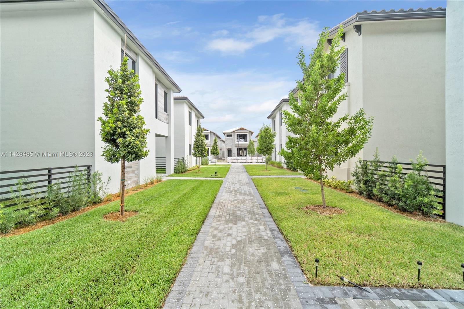 CANARIAS EAST - Residential Lease