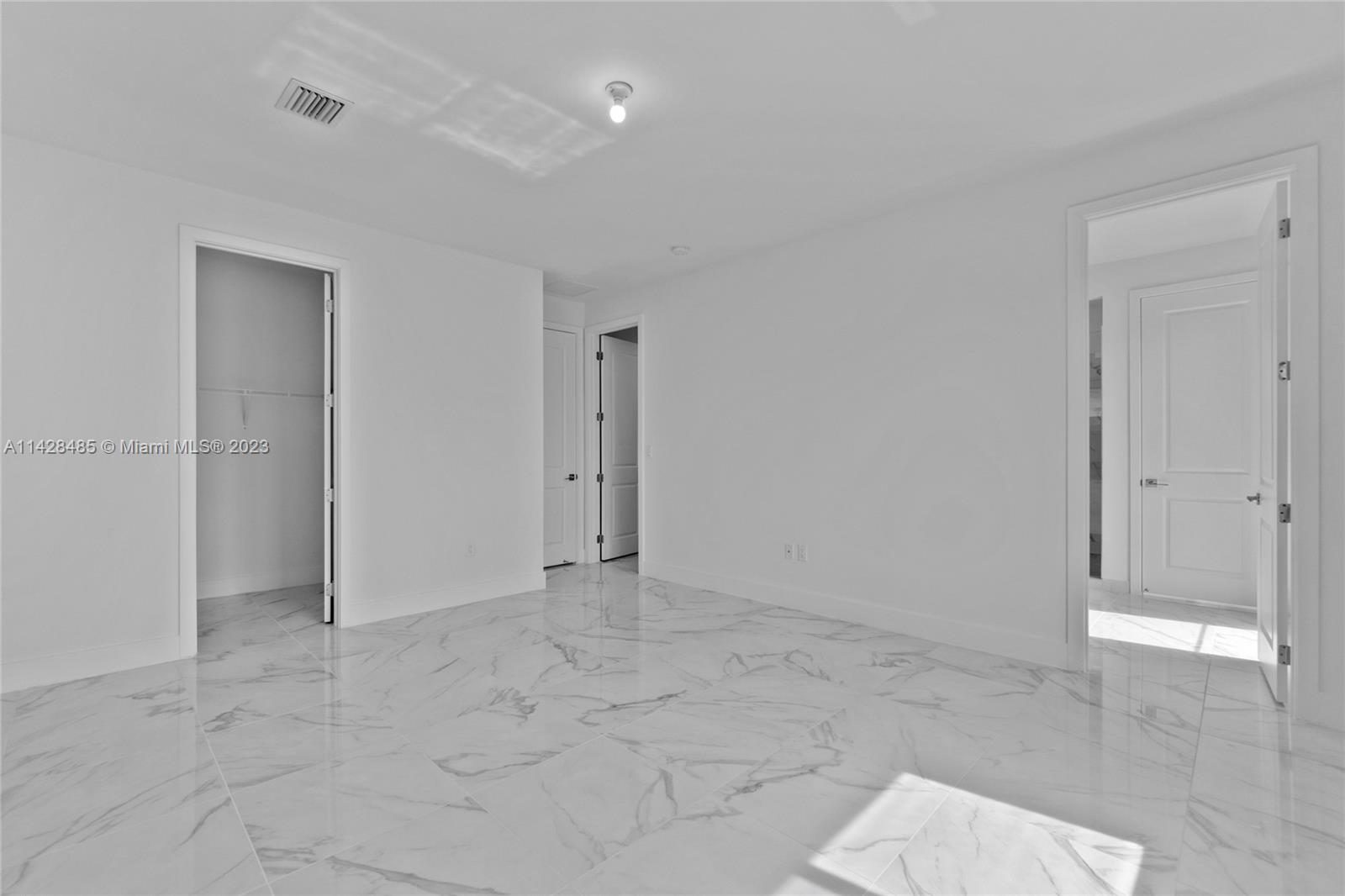 CANARIAS EAST - Residential Lease