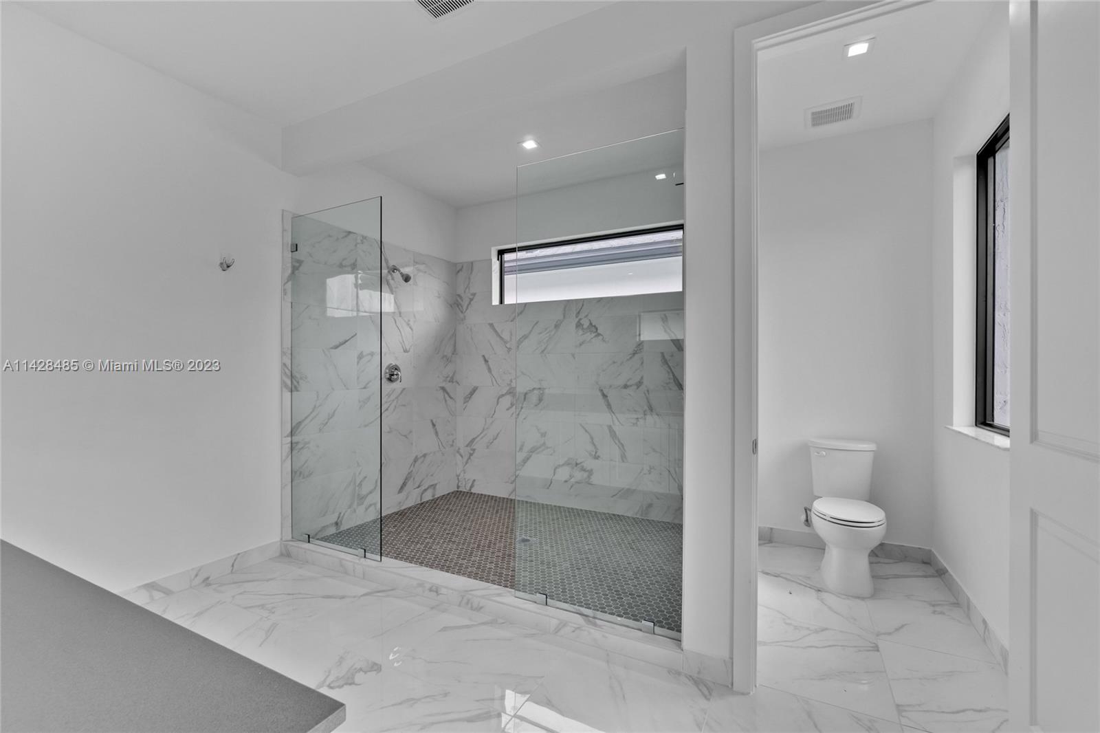 CANARIAS EAST - Residential Lease