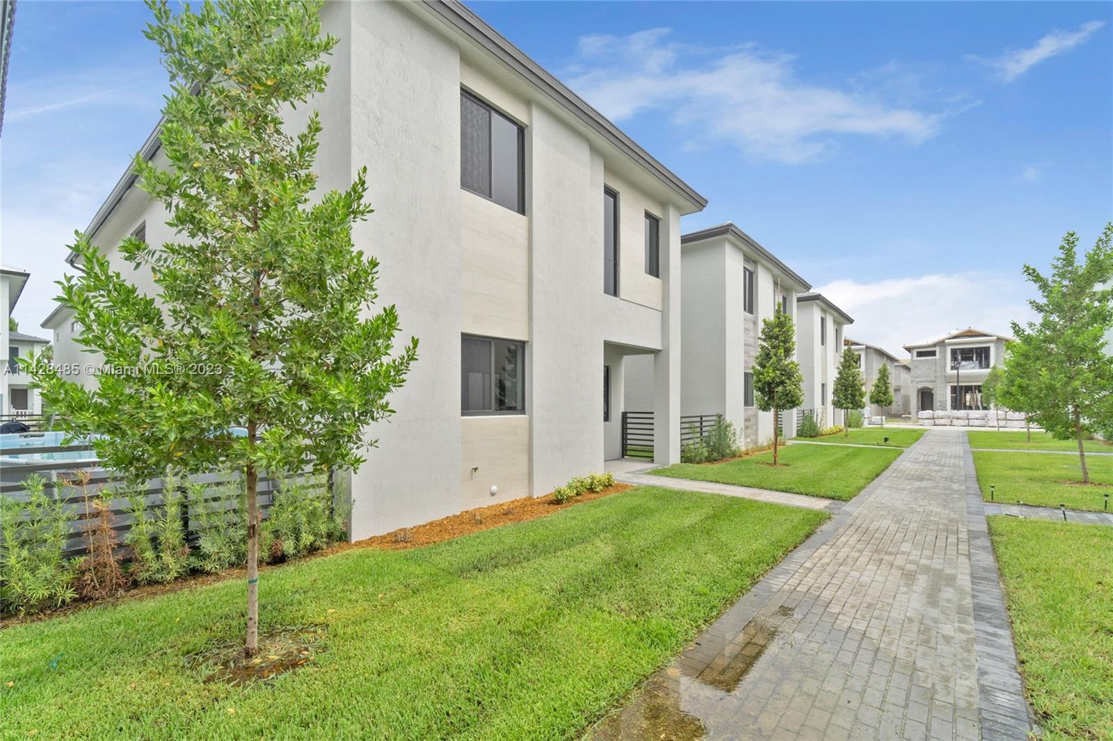 CANARIAS EAST - Residential Lease