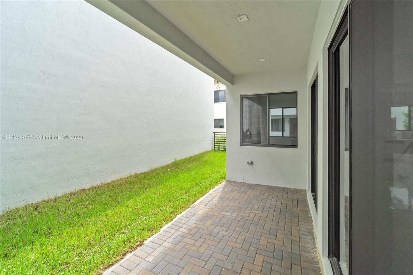 CANARIAS EAST - Residential Lease